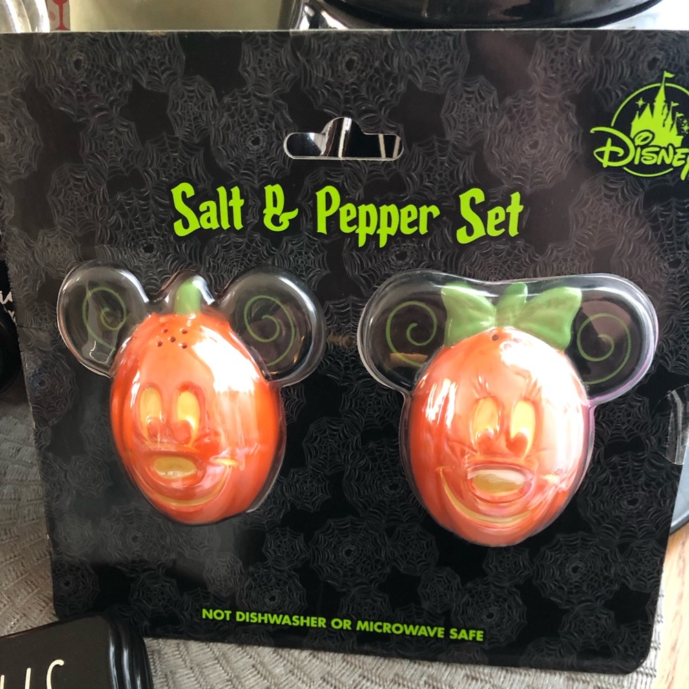 🎃Disney Mickey Minnie Mouse Halloween Pumpkin Salt Pepper Shakers🎃